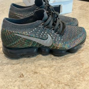 Nike women air vapormax fly knit running shoe in dark grey/reflect